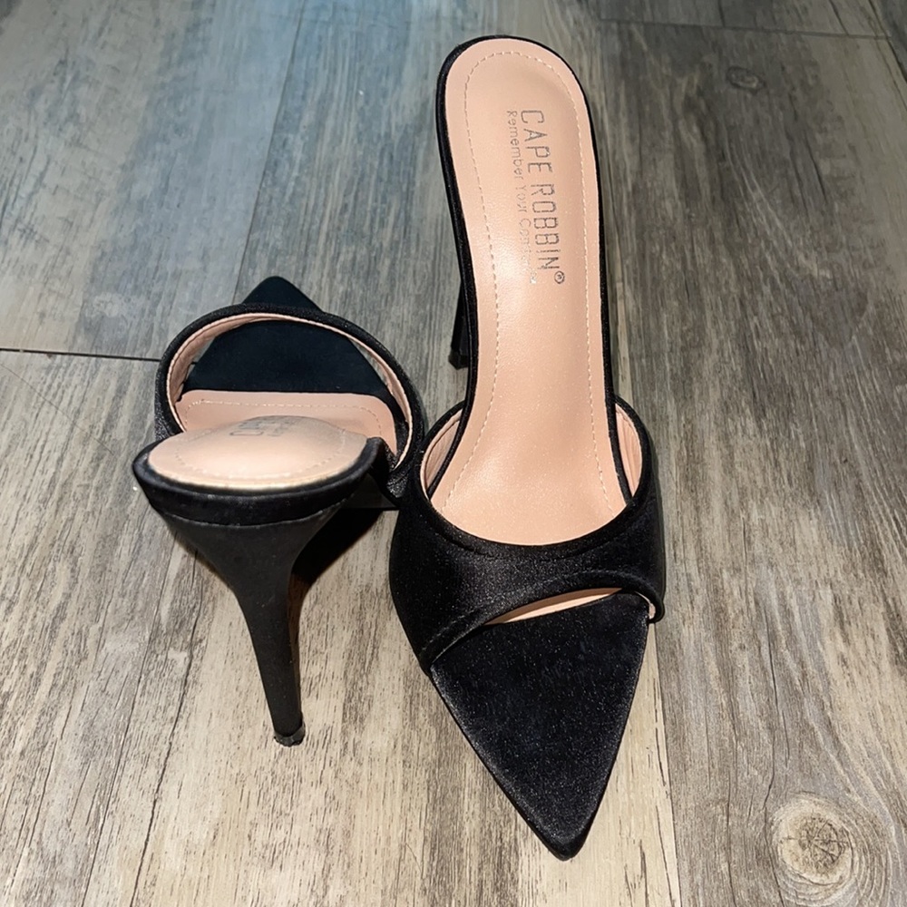 NWOB! Cape Robbin Black Satin Stiletto Heels Size 6.5 - Picture 2 of 4